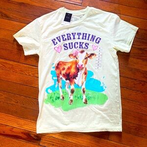 Cow tshirt “Everything Sucks”